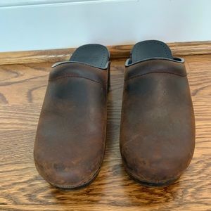 Brown Dansko clogs - Excellent used condition